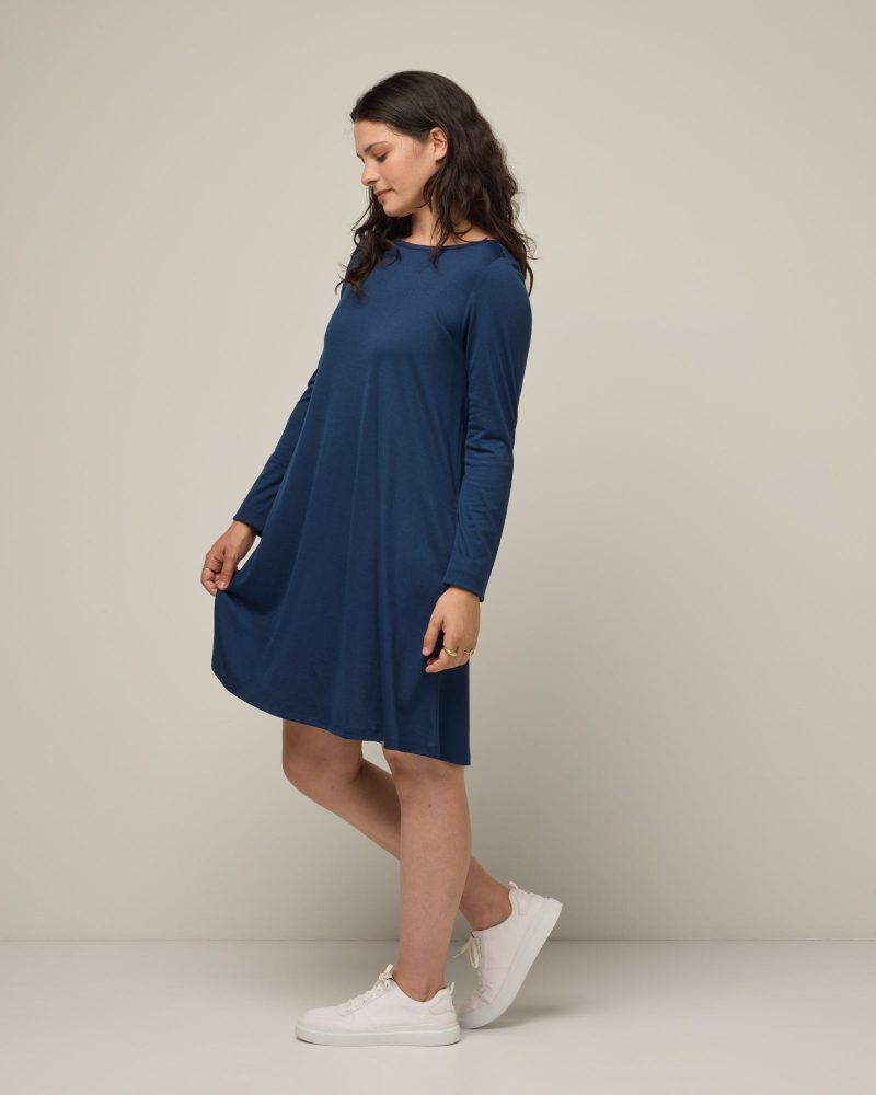 20220727 wooland 01137 RowenaSwingDress MarineBlue LR