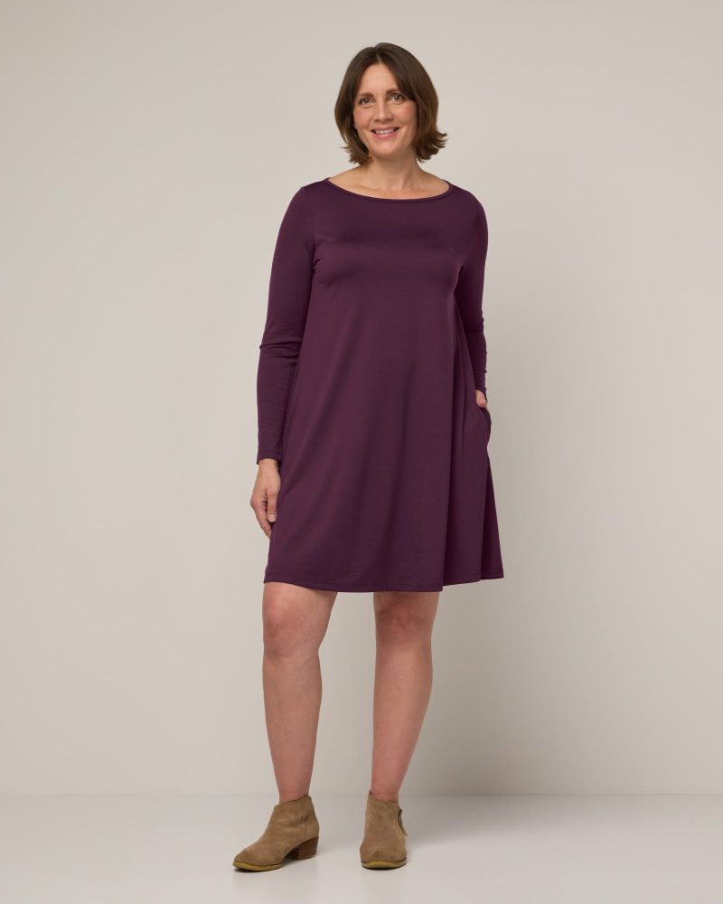 20221025 wooland 00742 RowenaSwingDress Marionberry LR