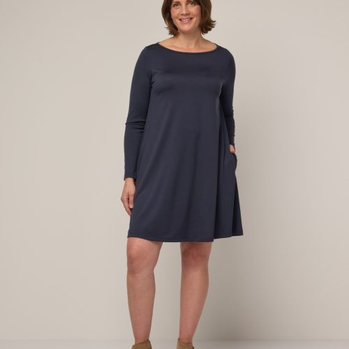 20221025 wooland 00742 RowenaSwingDress WashedNavy LR