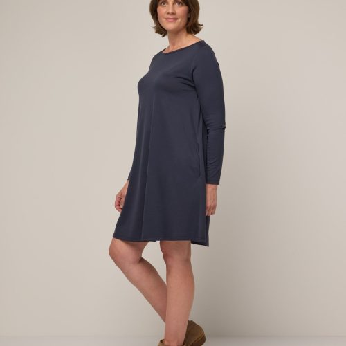 20221025 wooland 00747 RowenaSwingDress WashedNavy LR