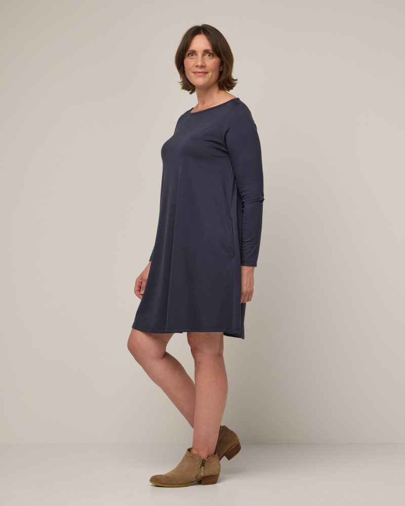 20221025 wooland 00747 RowenaSwingDress WashedNavy LR