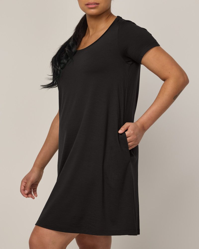 20221118 wooland 01032 MaggieSwingDress Black LR