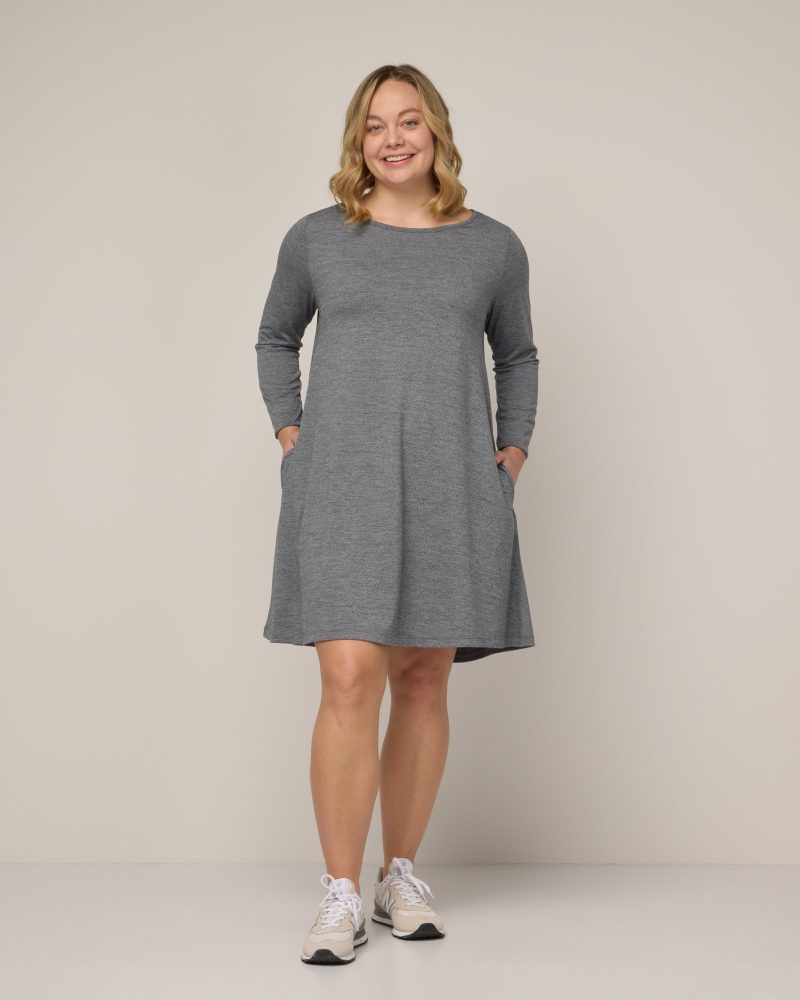 20230117 wooland 01004 RowenaSwingDress CharcoalHeather LR