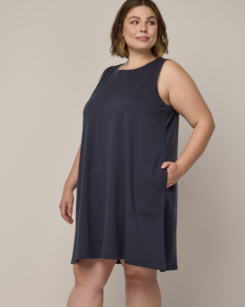 20230228 wooland 00140 SierraTankDress WashedNavy LR