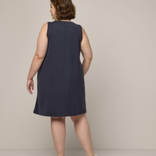 20230228 wooland 00157 SierraTankDress WashedNavy LR