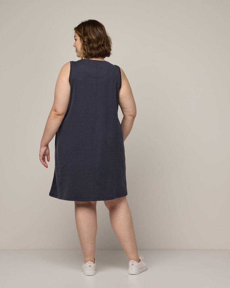 20230228 wooland 00157 SierraTankDress WashedNavy LR