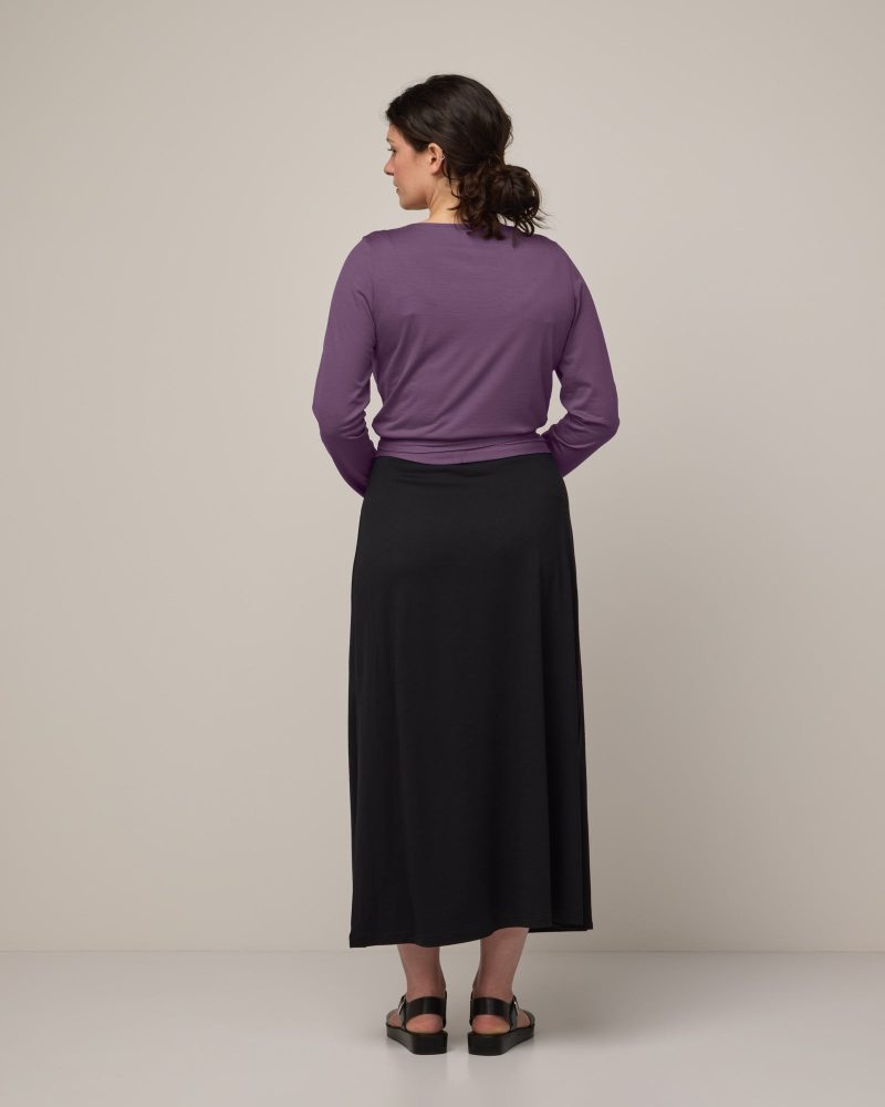 20230523 24 wooland 00805 NataliaWrapTop PurpleFig FrancisJerseySkirt Black LR