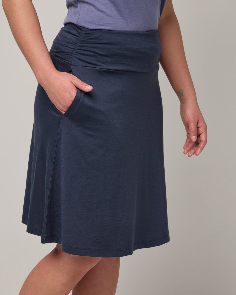 20240228 wooland 00174 HelenaTravelSkirt WashedNavy LR