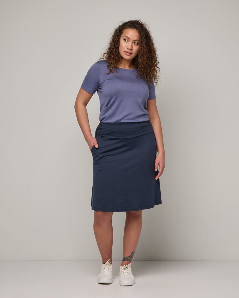 20240228 wooland 00179 HelenaTravelSkirt WashedNavy LR