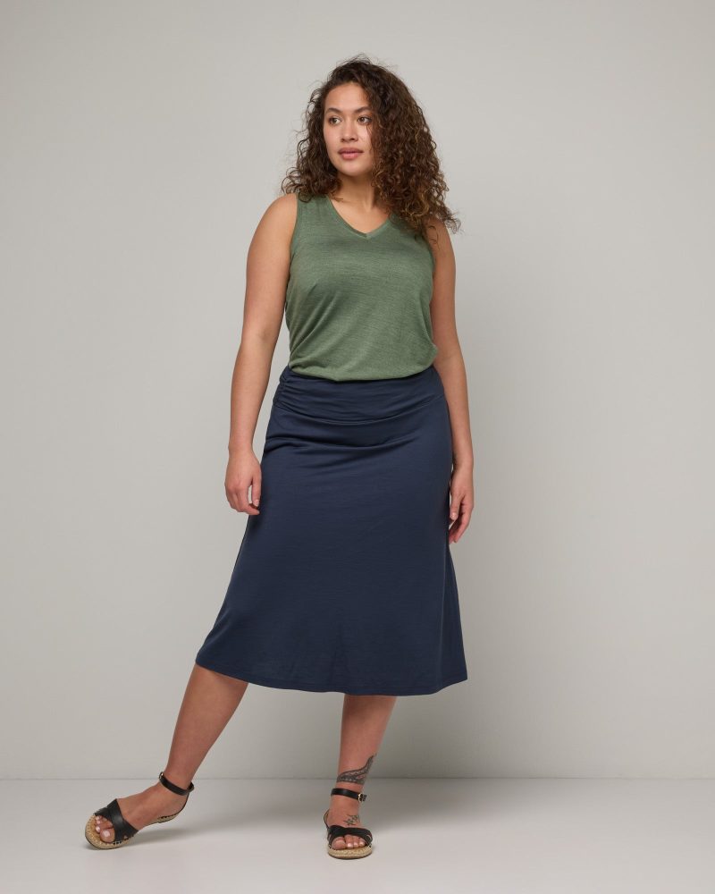 20240228 wooland 00432 HelenaMidiTravelSkirt WashedNavy LR