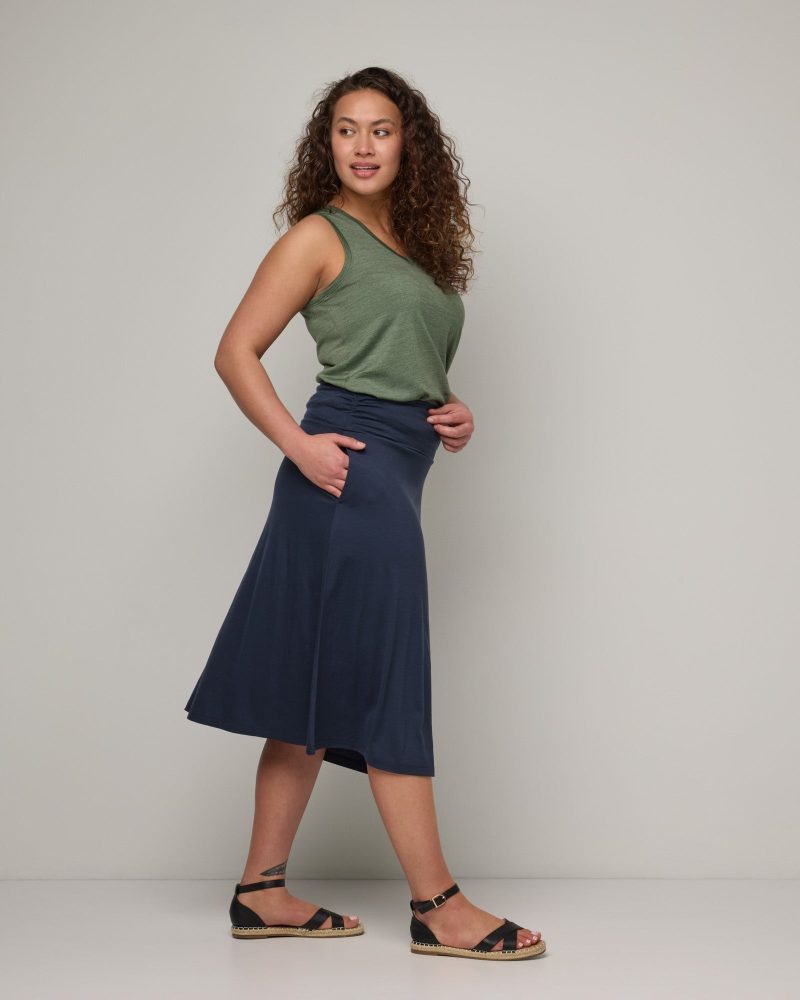 20240228 wooland 00496 HelenaMidiTravelSkirt WashedNavy LR