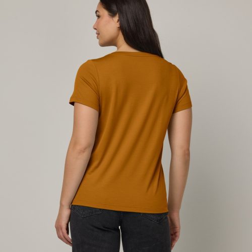 20240524 wooland 00071 MorganVNeckTee Ochre LR