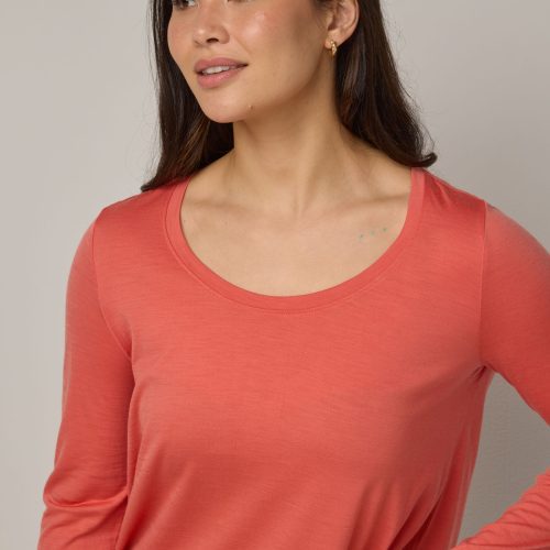 20240524 wooland 00256 NinaScoopNeckTee Guava LR