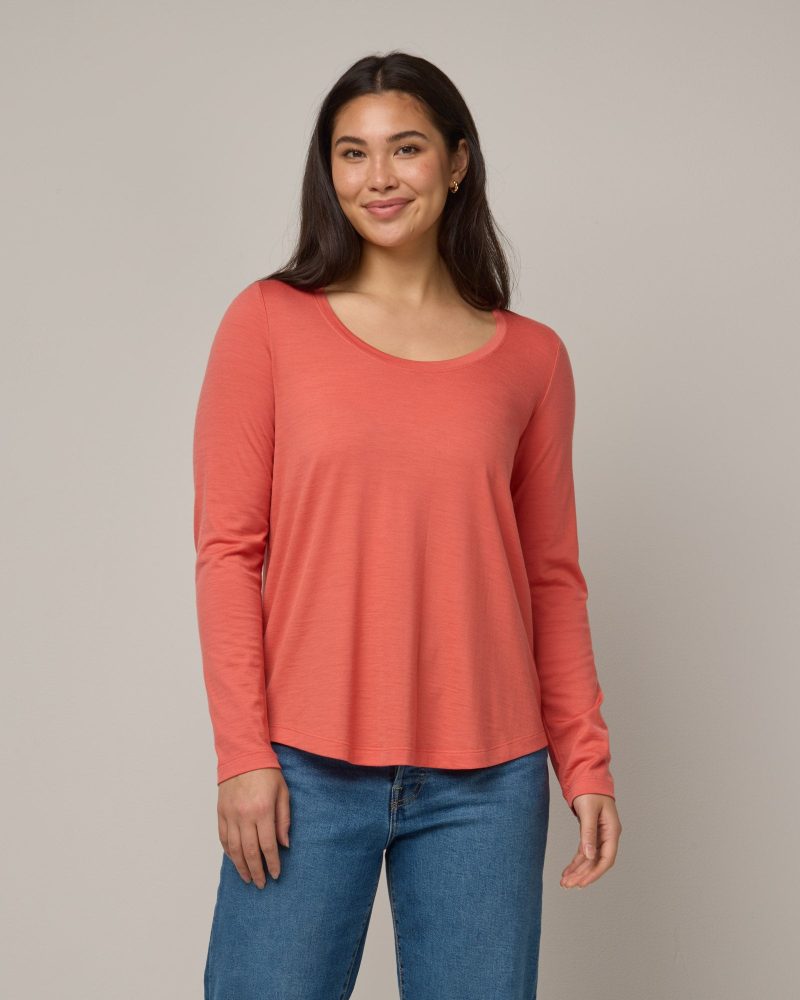 20240524 wooland 00274 NinaScoopNeckTee Guava LR