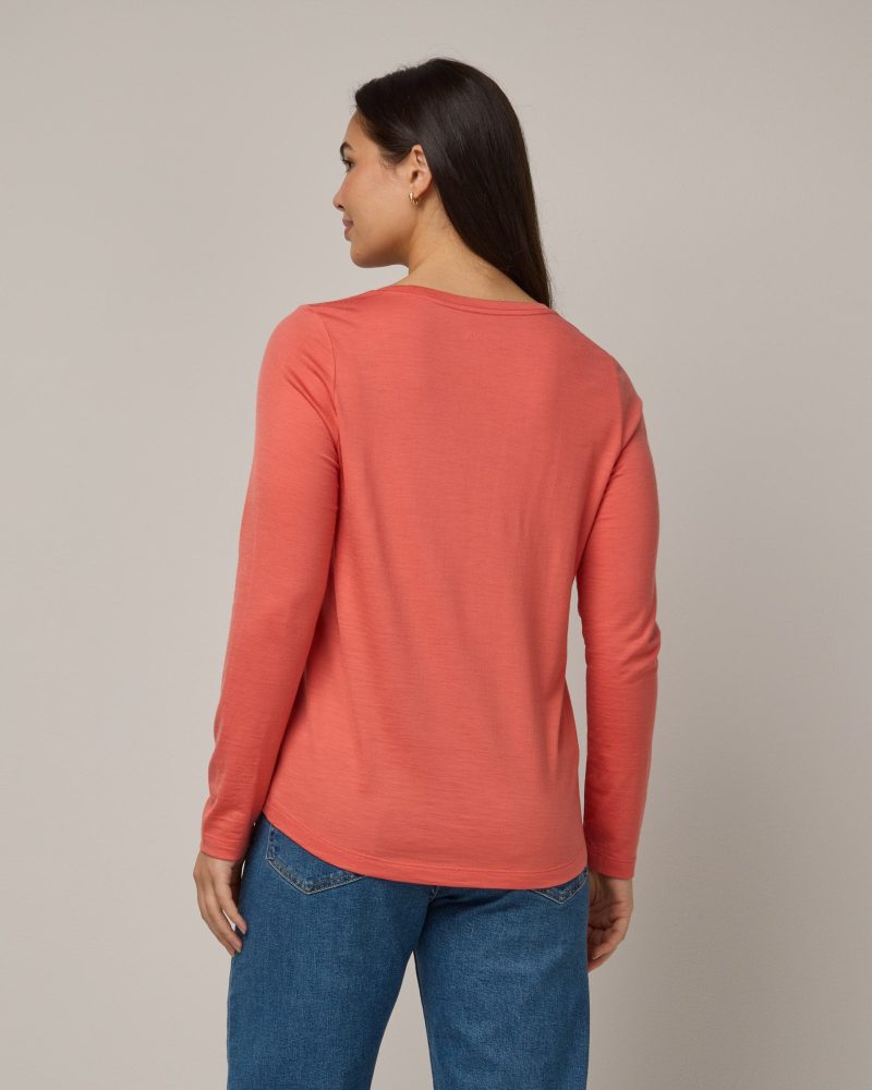 20240524 wooland 00283 NinaScoopNeckTee Guava LR