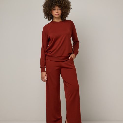 20240730 wooland 00194 AspenSweatshirt WideLegSweatpant RusticRed LR b843ee29 173d 4719 b17c 8cd83fb7f757