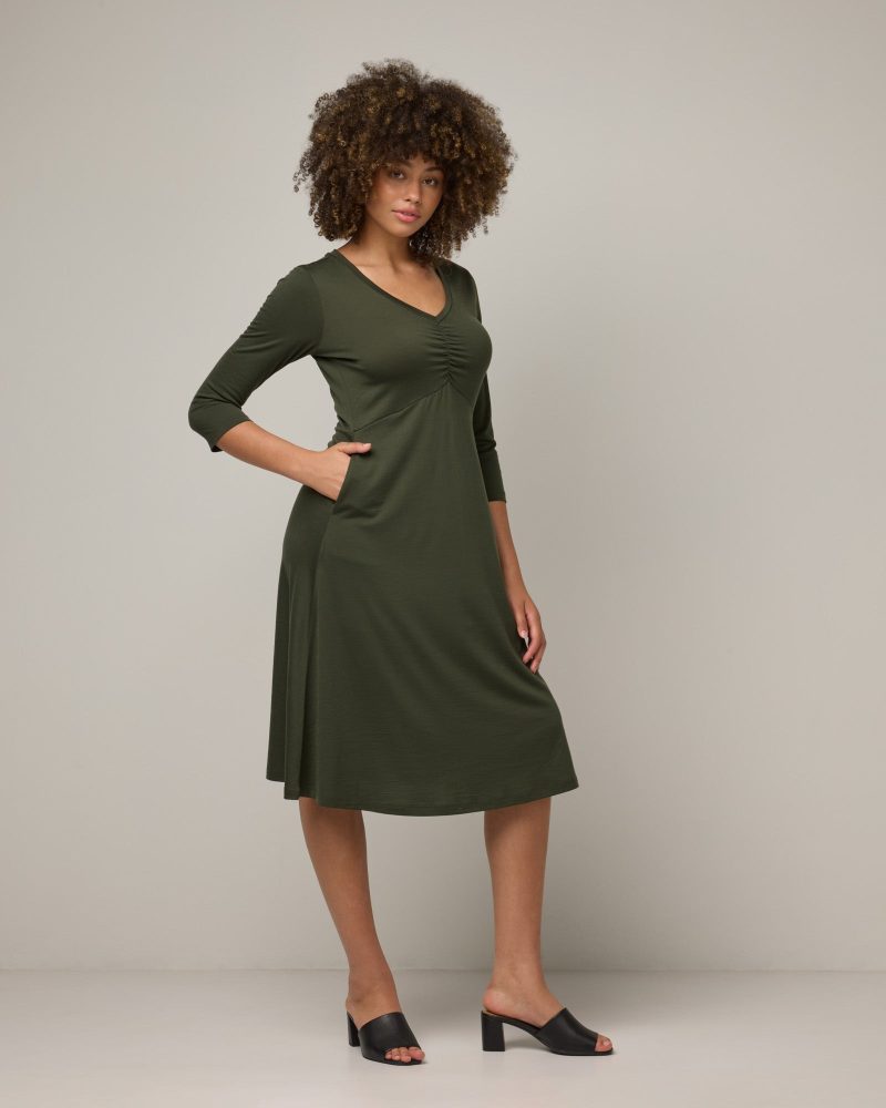 20240730 wooland 01831 EmiliaRuchedDress ForestNight LR