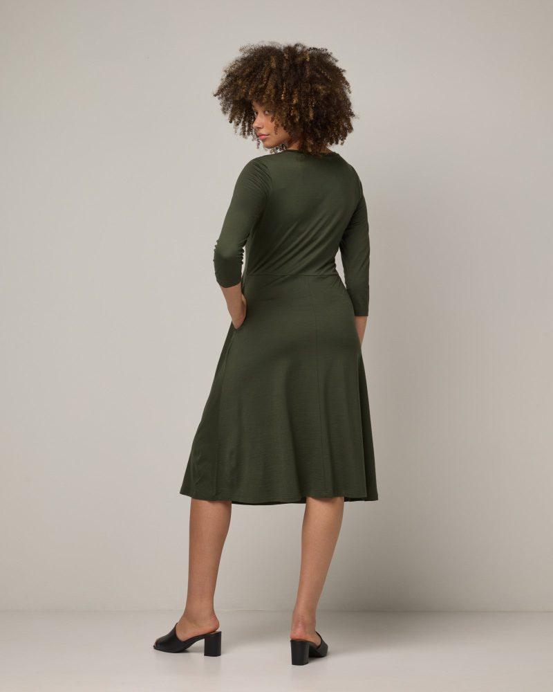 20240730 wooland 01844 EmiliaRuchedDress ForestNight LR