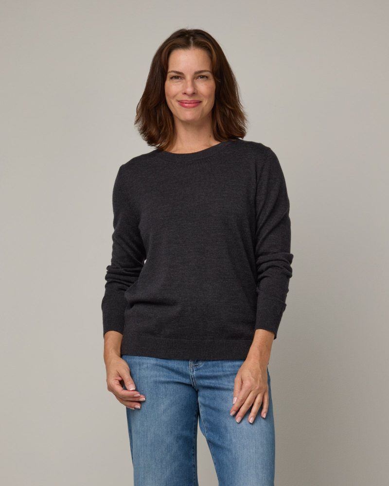 20240823 wooland 01032 MaeveCrewneckSweater DarkCharcoalHeather LR