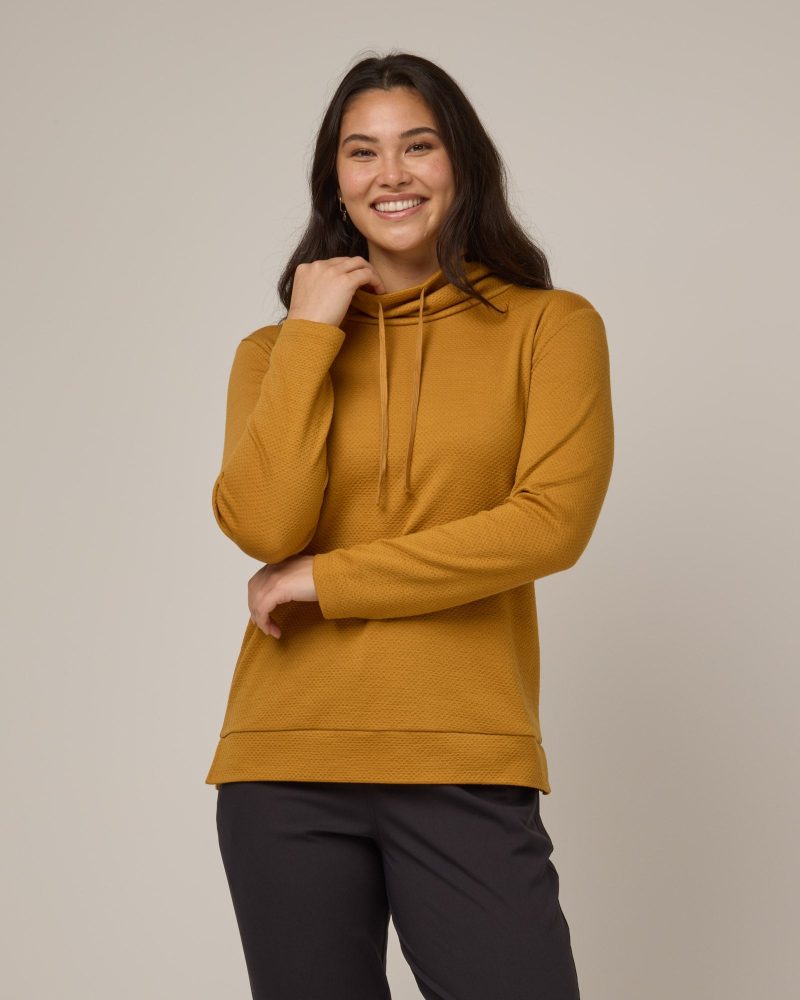 20240925 wooland 00673 TateHoneycombCowlNeckTop Ochre LR