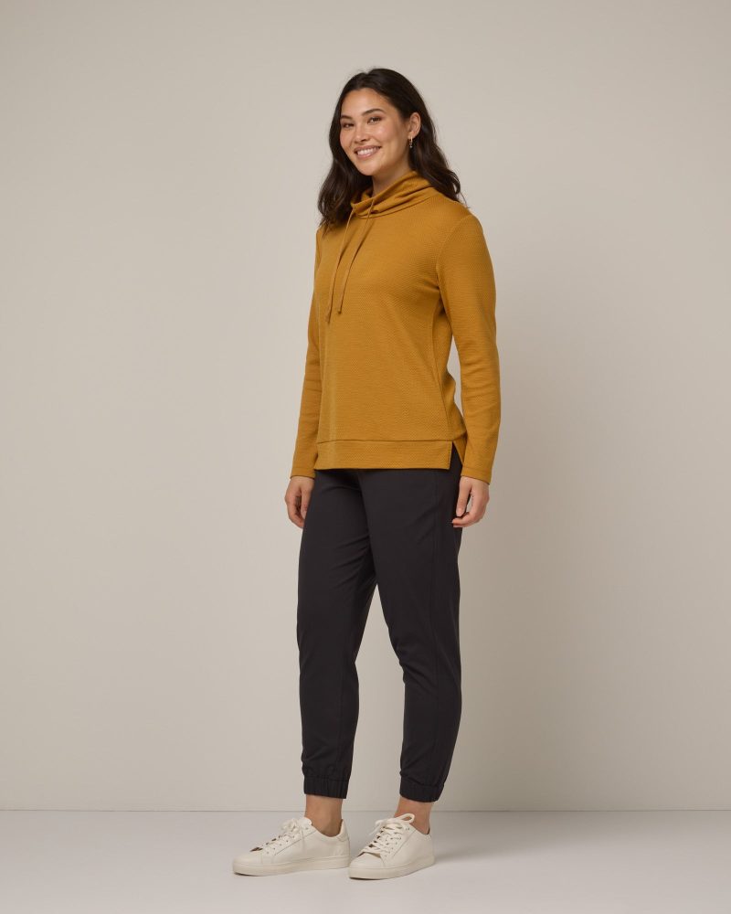 20240925 wooland 00698 TateHoneycombCowlNeckTop Ochre LR