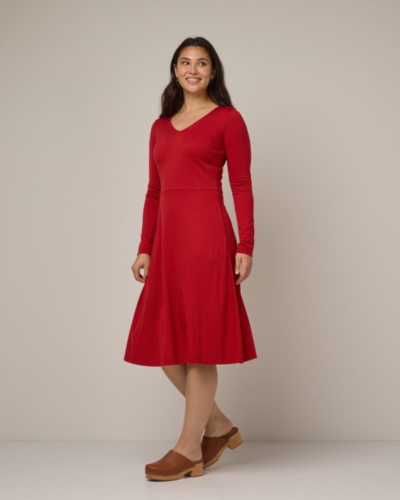 20240925 wooland 01652 TaliaFitFlareDress2.0 Pomegranate LR