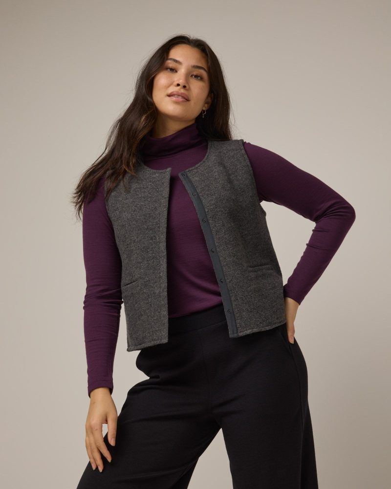 20240925 wooland 01686 AtlasFeltedWoolVest DarkCharcoalHeather LR