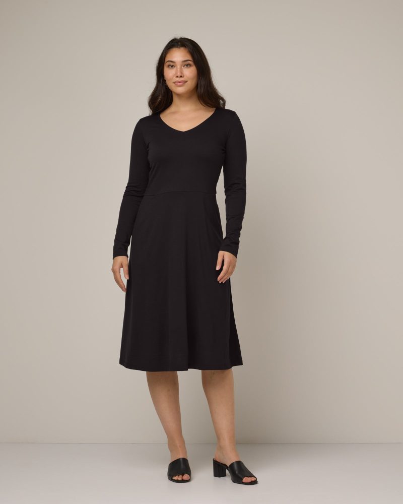 20240925 wooland 01818 TaliaFitFlareDress2.0 Black LR