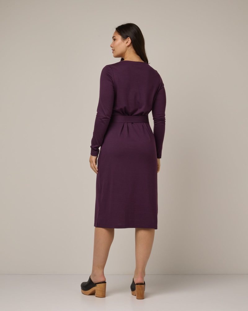 20240925 wooland 01983 BriaButtonFrontDress Marionberry LR