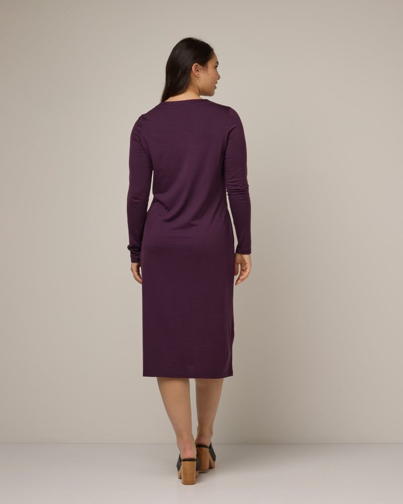 20240925 wooland 02011 BriaButtonFrontDress Marionberry LR