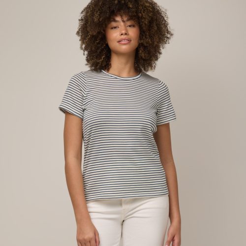 20241023 wooland 00283 CaraSignatureCrewTee NaturalWhiteDarkDenimStripe LR