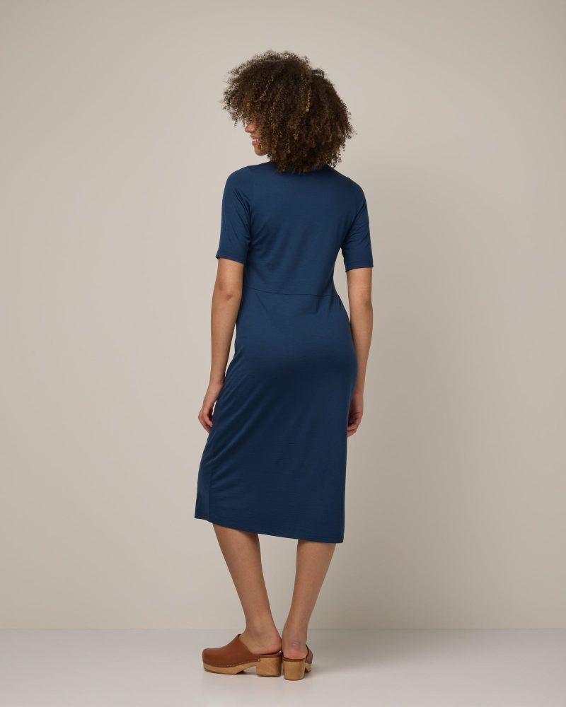 20241023 wooland 00746 LondonMidiDress MarineBlue LR