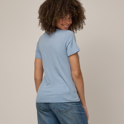 20241023 wooland 00873 Cara100WoolCrewTee LightBlue LR