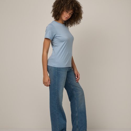 20241023 wooland 00887 Cara100WoolCrewTee LightBlue LR