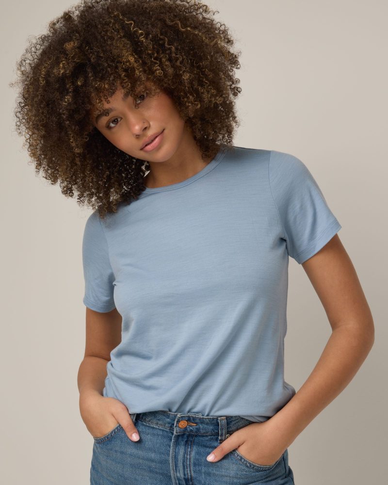 20241023 wooland 00913 Cara100WoolCrewTee LightBlue LR