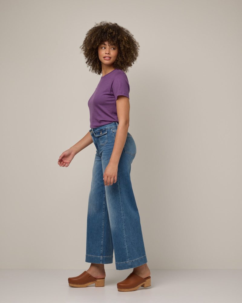 20241023 wooland 01014 Cara100WoolCrewTee PurpleFig LR