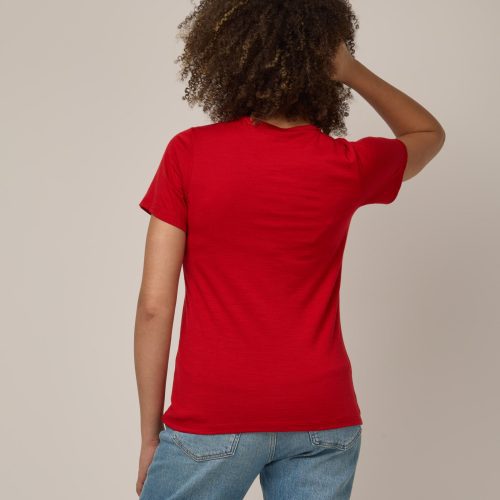 20241023 wooland 01102 Cara100WoolCrewTee Pomegranate LR