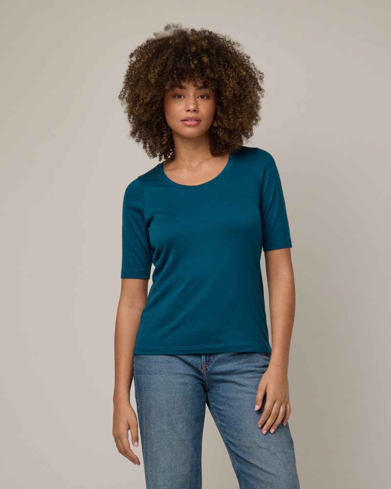 20241023 wooland 01478 CelineSignatureElbowSleeveTee AegeanTeal LR