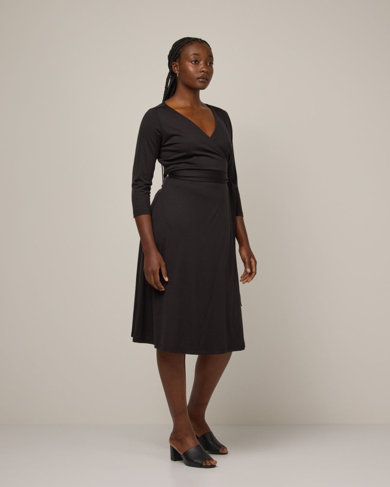 20241121 wooland 00247 AlanaWrapDress Black LR