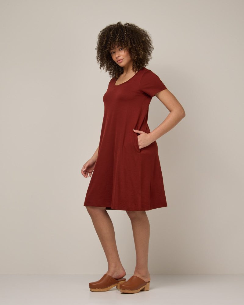 20250115 16 wooland 01984 MaggieSwingDress RusticRed LR